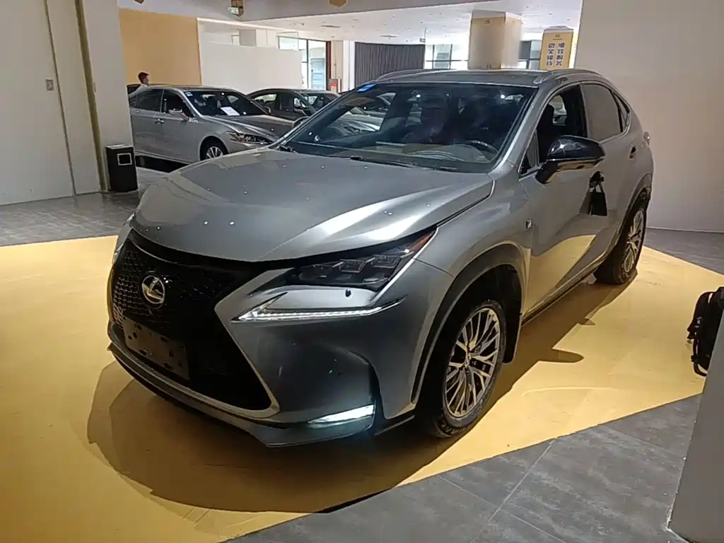 Lexus NX 2015 — фото 1