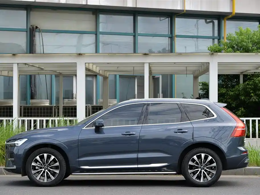 Volvo XC60 2023 — фото 2