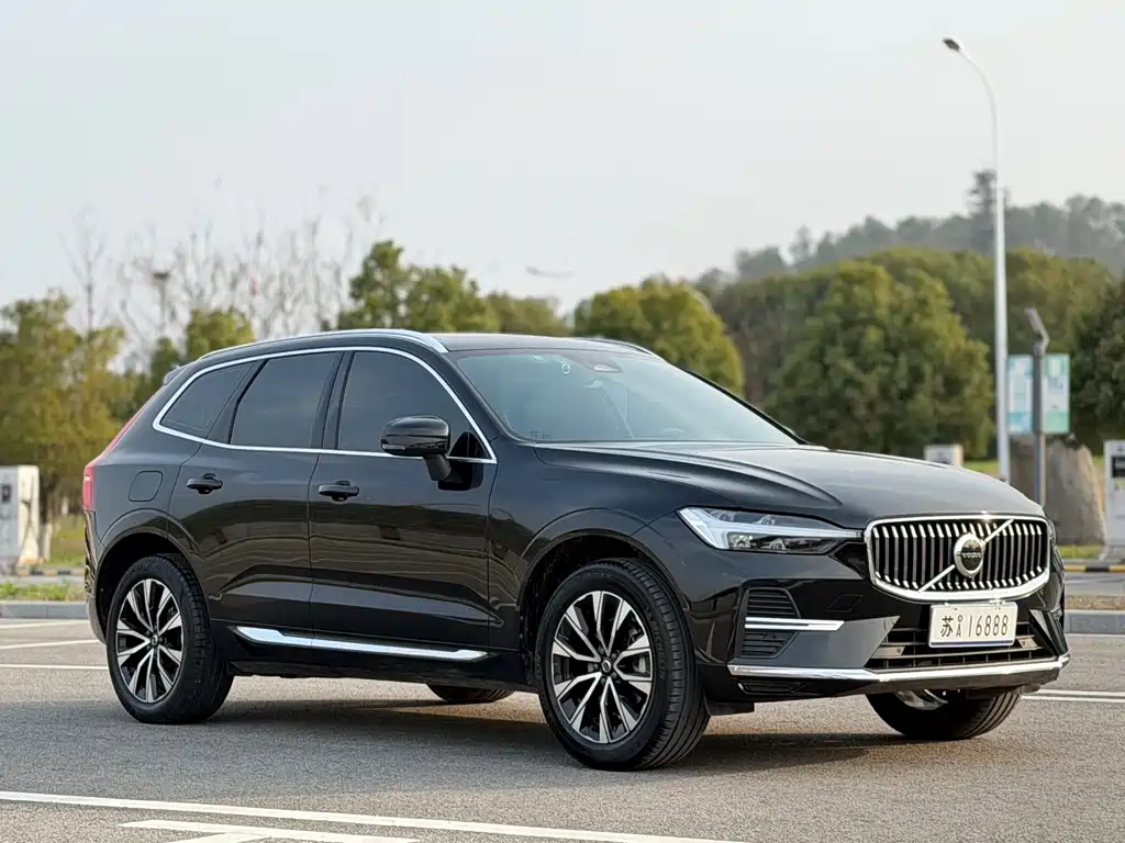 Volvo XC60 2023 — фото 3