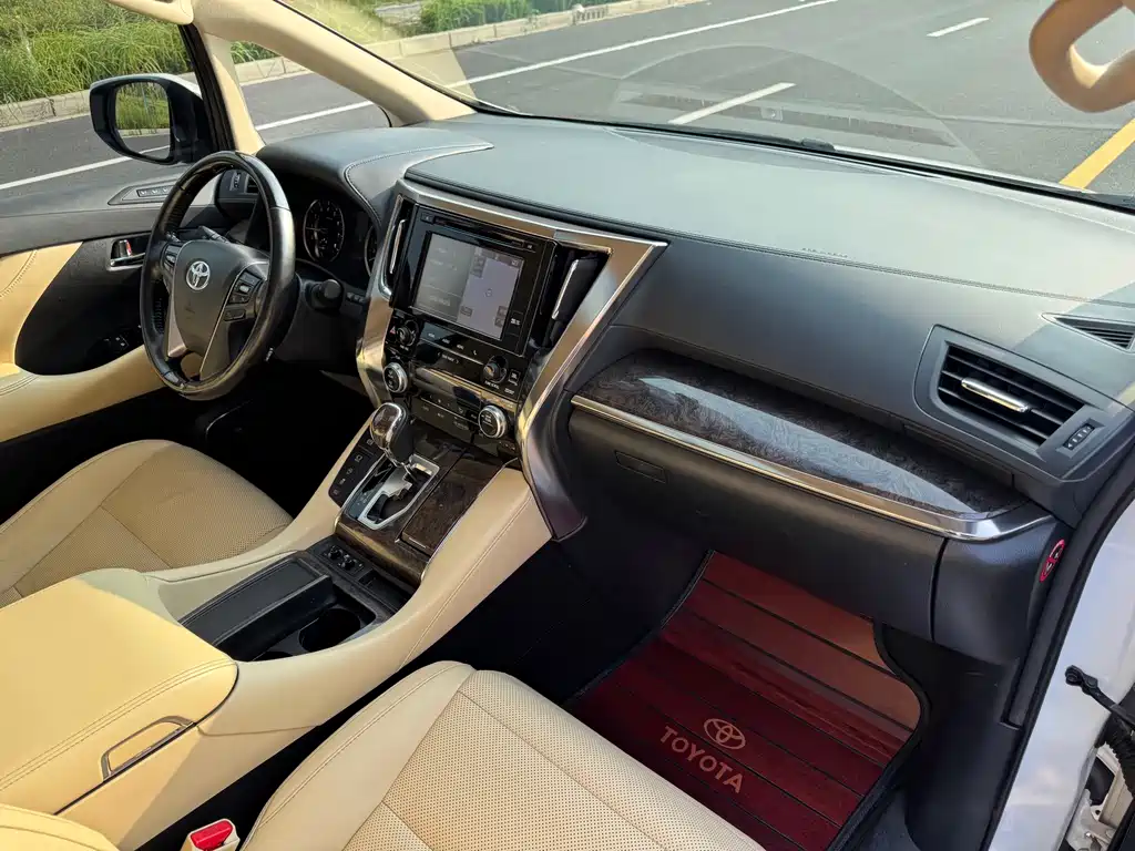 Toyota Alphard 2018 — фото 7