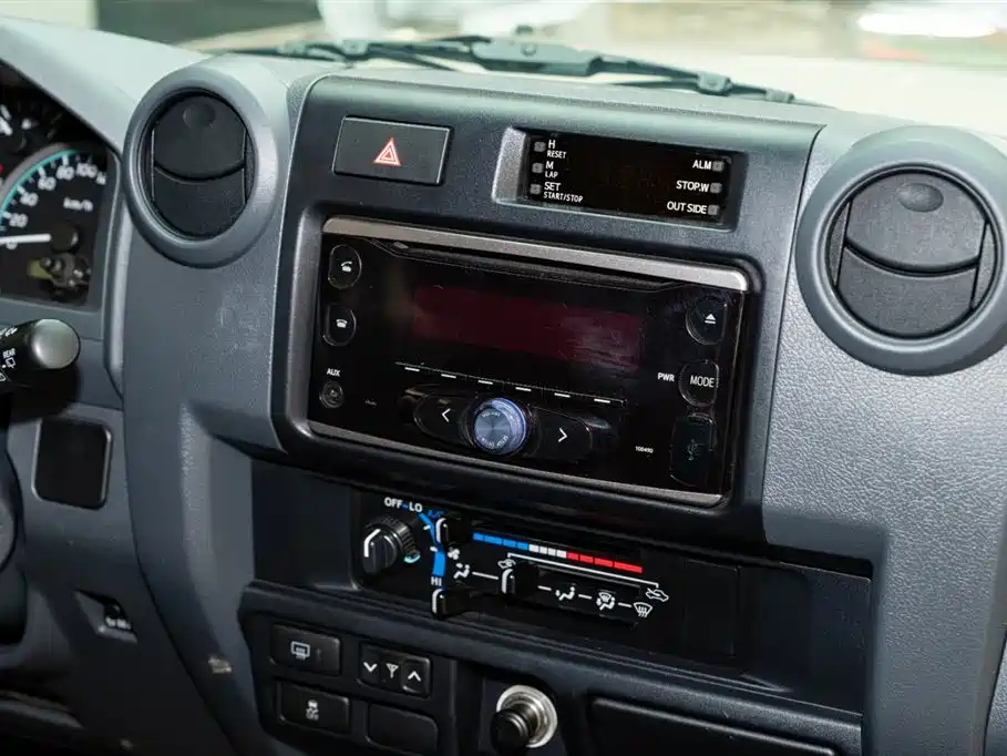 Toyota Land Cruiser 2020 — фото 14