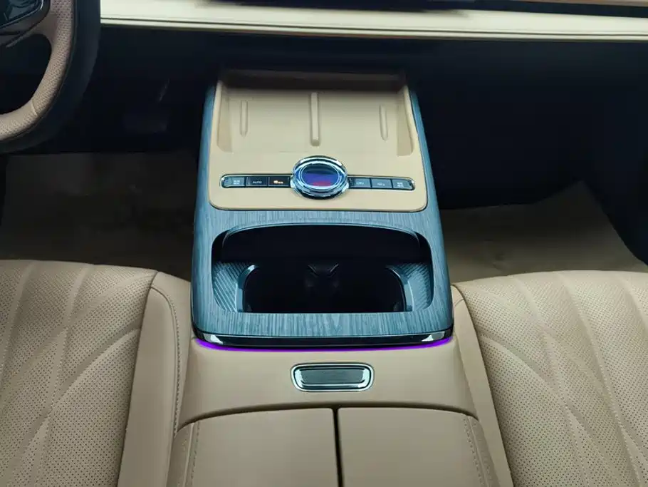 Geely Galaxy Starshine 8 2025 — фото 16