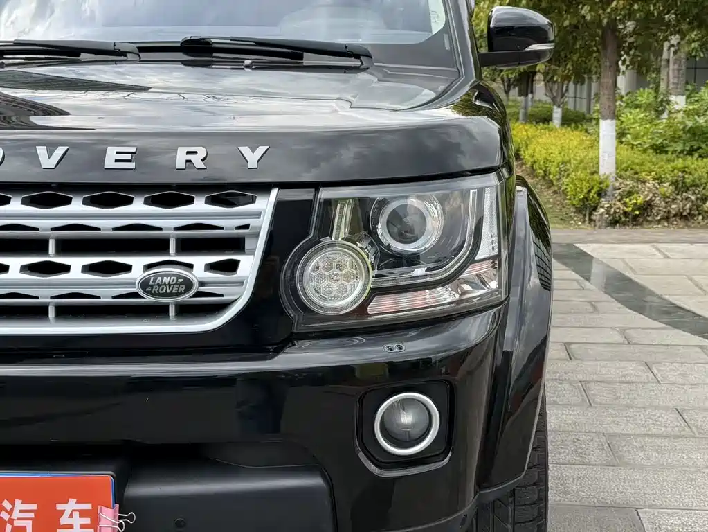 Land Rover Discovery 2015 — фото 12