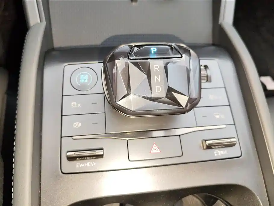 BYD Qin L 2025 — фото 16