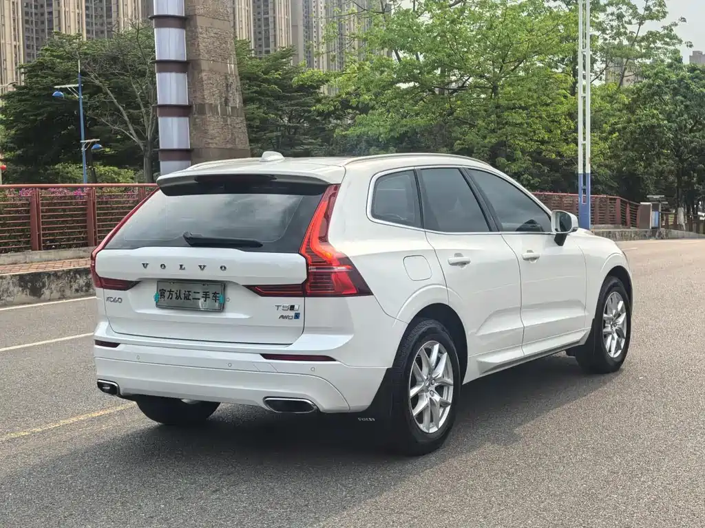 Volvo XC60 2019 — фото 16