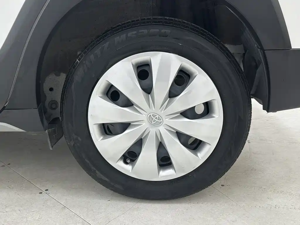 Toyota Yaris L 2021 — фото 17