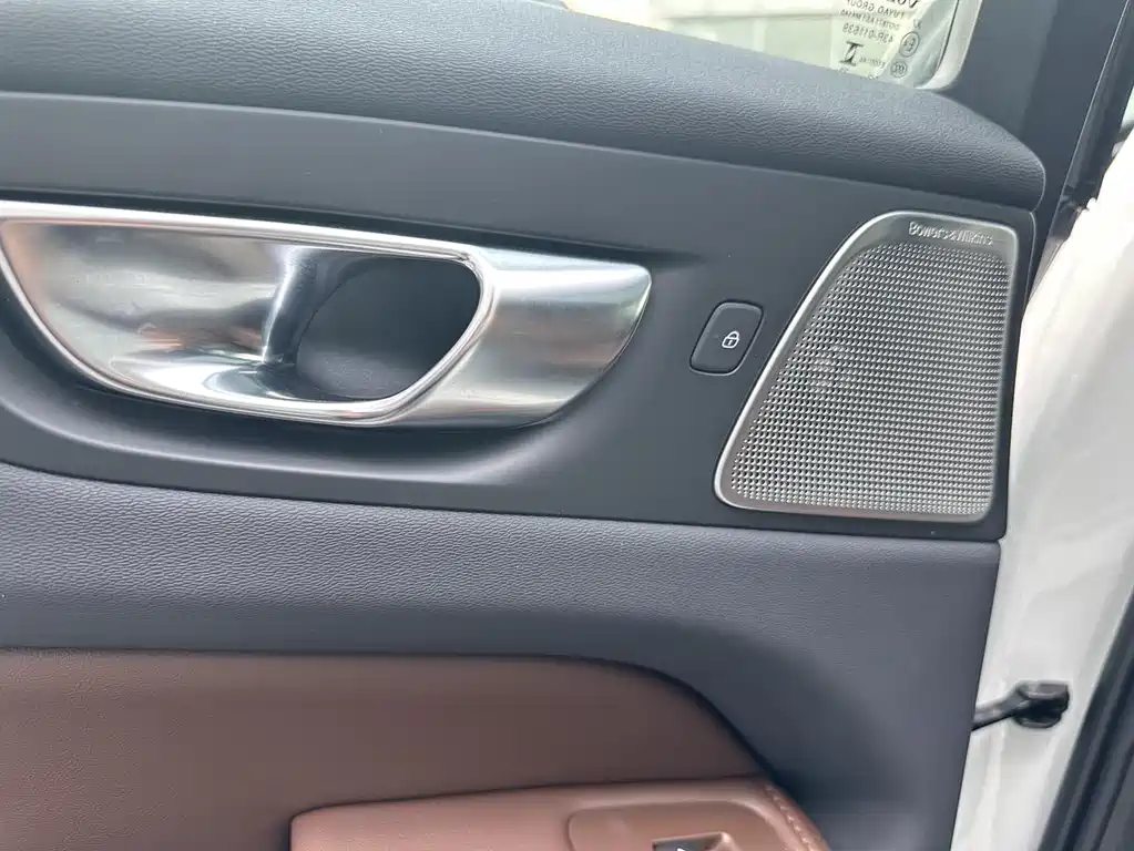 Volvo XC60 PHEV 2024 — фото 10