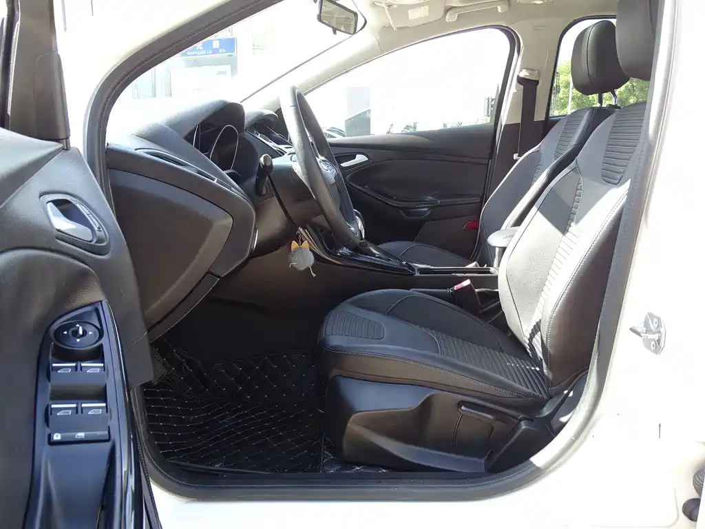 Ford Focus 2015 — фото 19