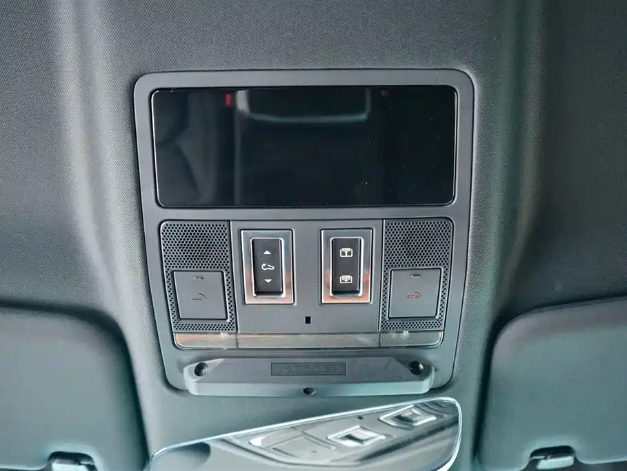 Land Rover Defender 2023 — фото 22