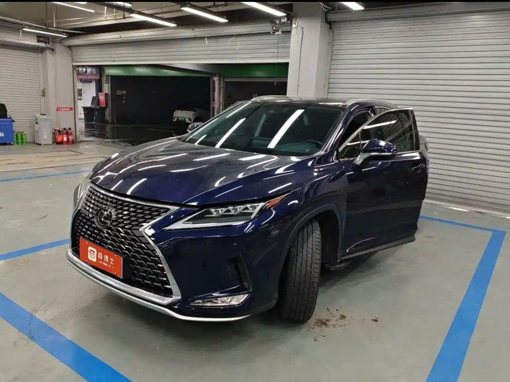 Lexus RX 2022 — фото 1