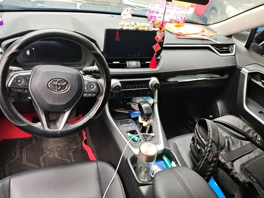 Toyota RAV4 2023 — фото 11