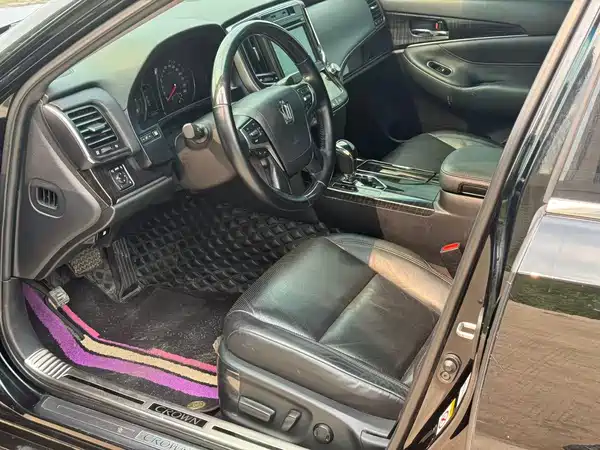 Toyota Crown 2016