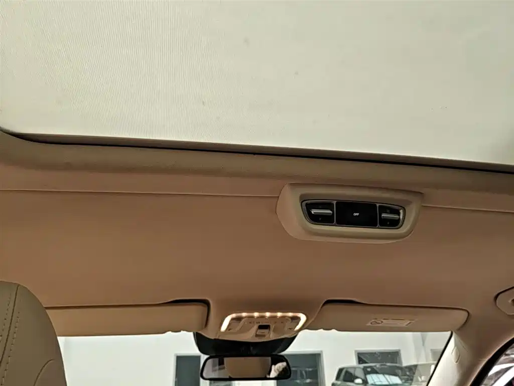 Mercedes-Benz V-Class 2019 — фото 18
