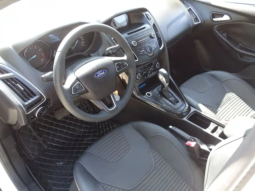 Ford Focus 2015 — фото 18