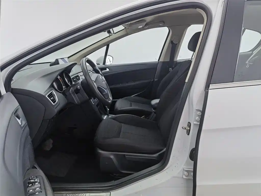 Peugeot 308 2014 — фото 10