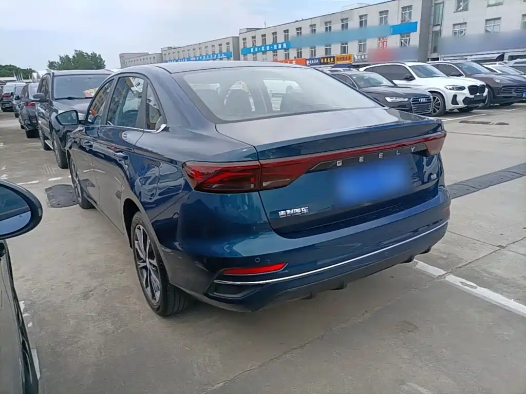 Geely Emgrand 2025