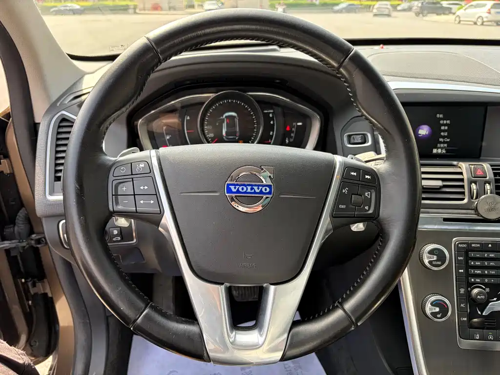 Volvo XC60 2015 — фото 12