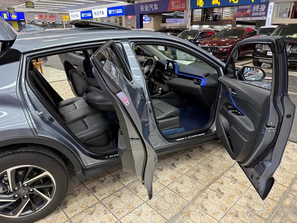 Toyota C-HR 2023 — фото 21