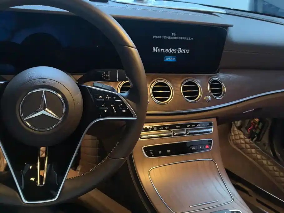 Mercedes-Benz E-Class 2023 — фото 11