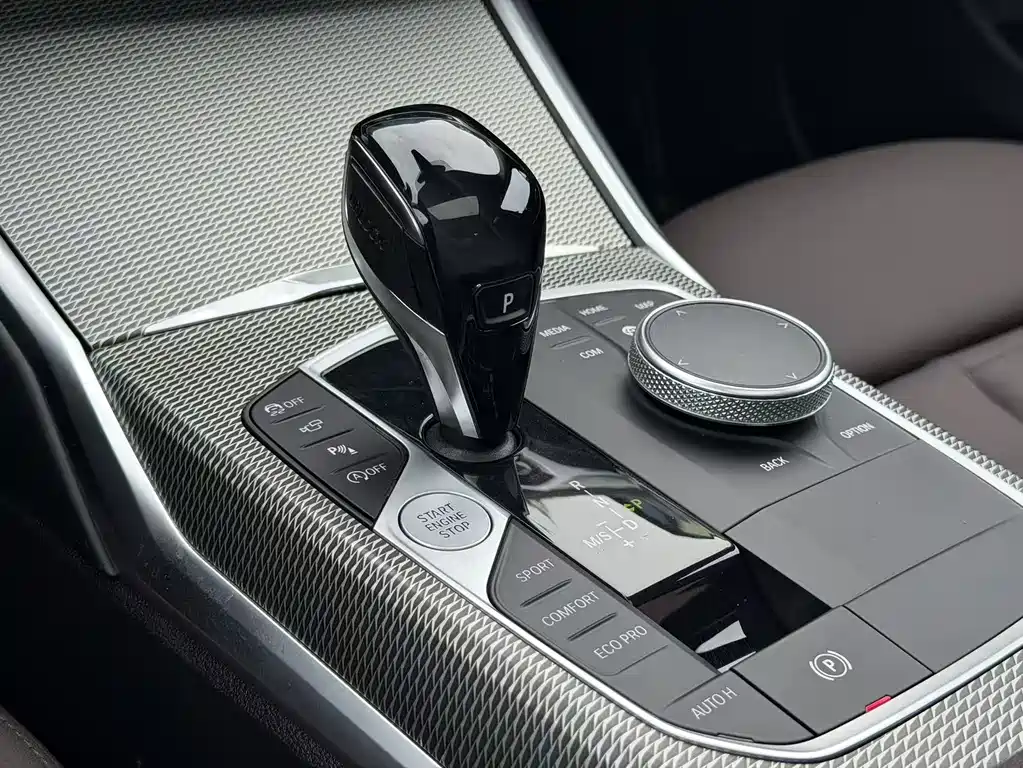 BMW 3 Series 2021 — фото 16