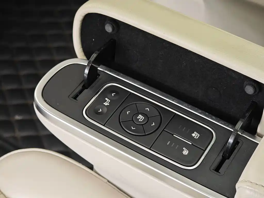GAC Motor Trumpchi M8 2018 — фото 23