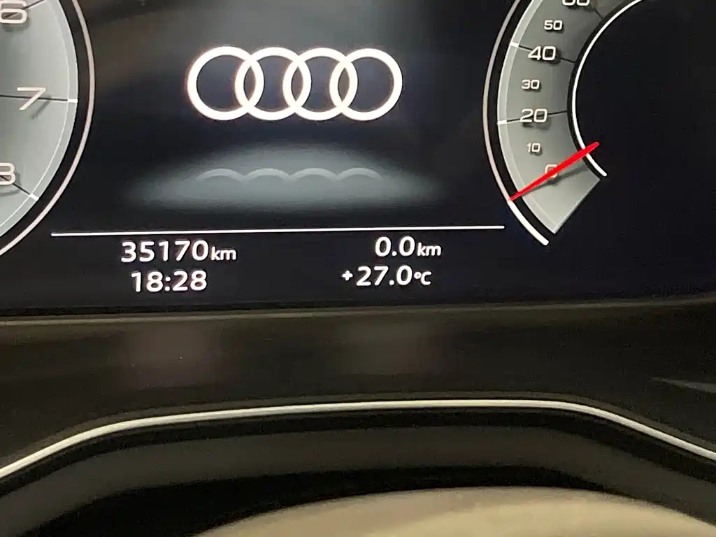 Audi A4L 2025 — фото 10