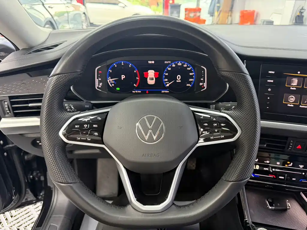Volkswagen Passat 2023 — фото 16