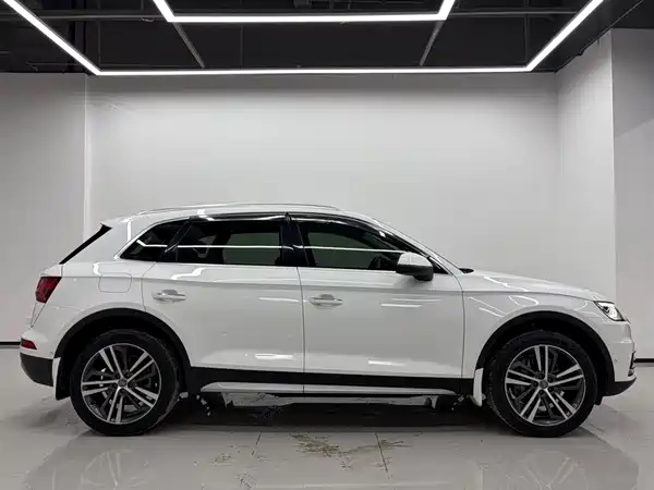 Audi Q5L 2020