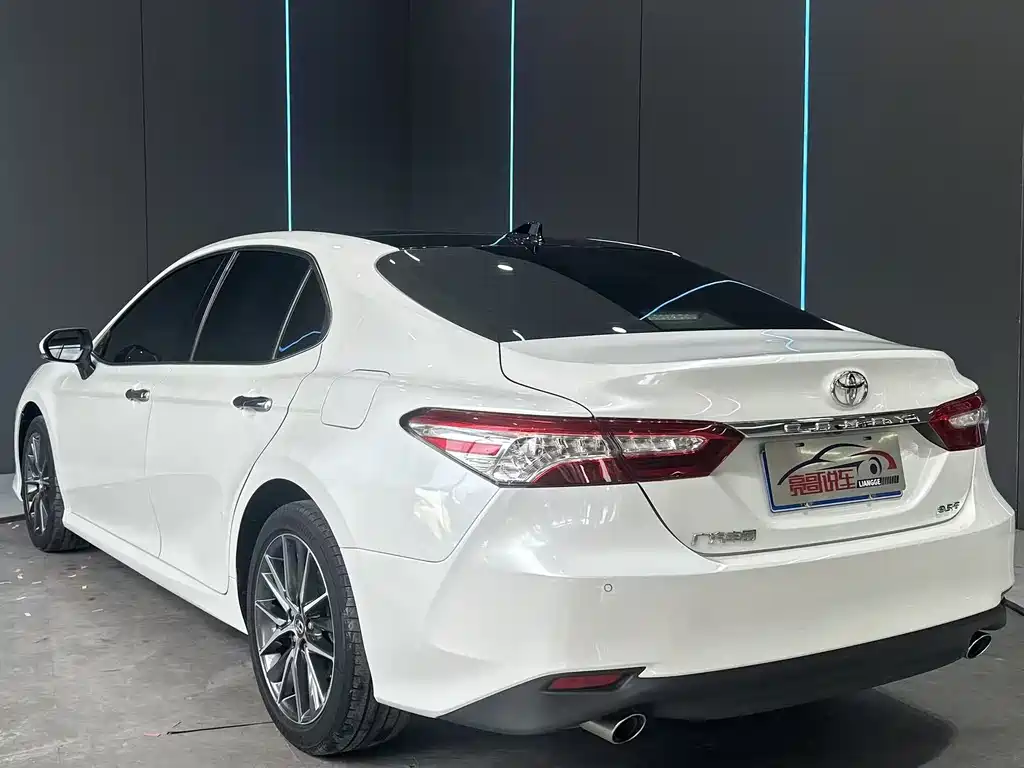 Toyota Camry 2022 — фото 8