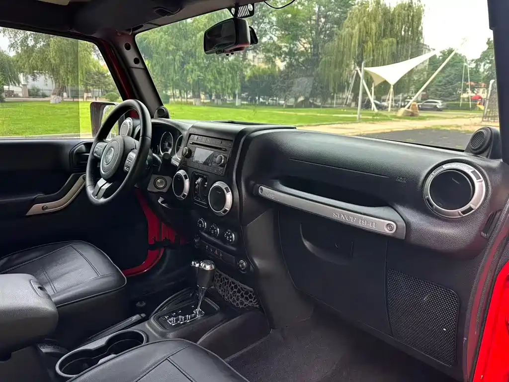 Jeep Wrangler 2014 — фото 11
