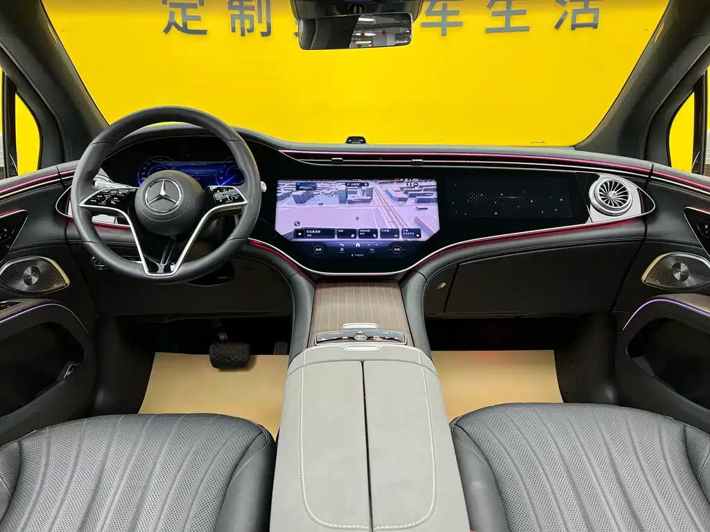 Mercedes-Benz EQS SUV 2025 — фото 11