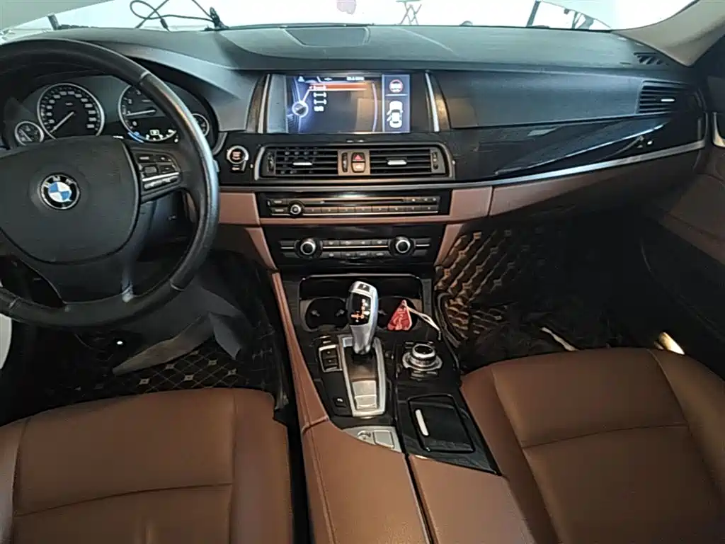 BMW 5 Series 2015 — фото 13