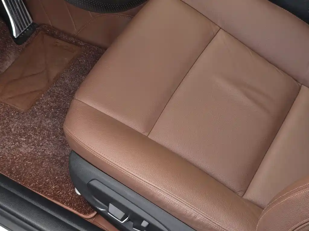 BMW 5 Series 2015 — фото 10