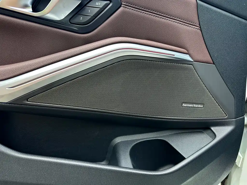 BMW 3 Series 2019 — фото 13