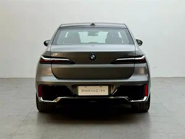 BMW i7 2025