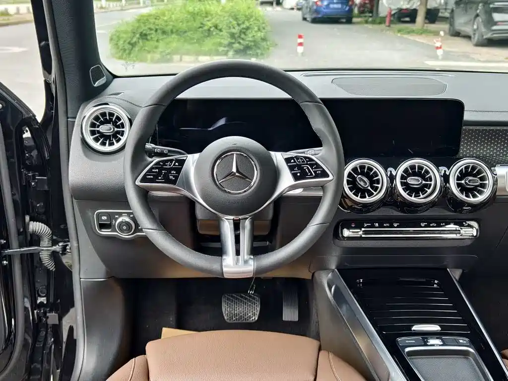 Mercedes-Benz EQB 2026 — фото 11