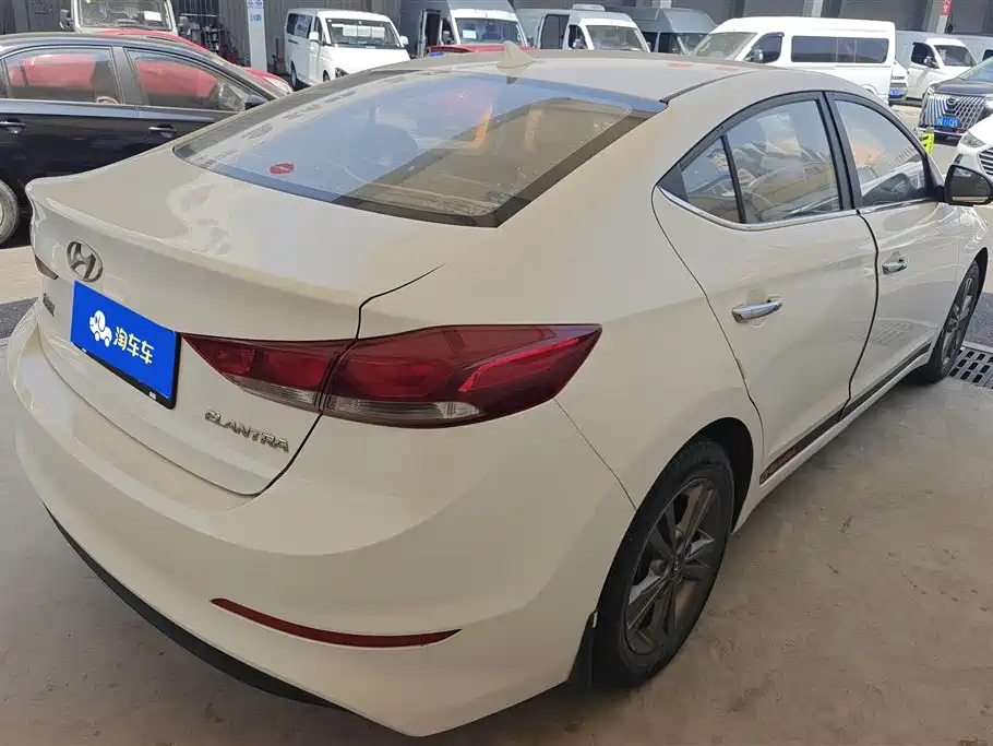 Hyundai Elantra 2018 — фото 3