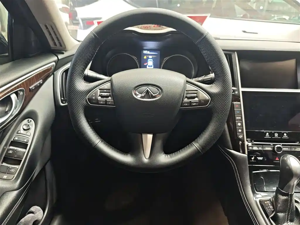 Infiniti Q50L 2017 — фото 10
