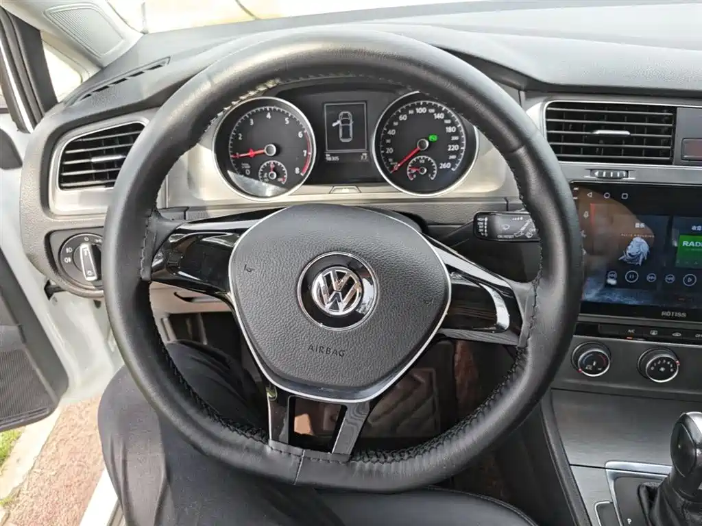 Volkswagen Golf 2015 — фото 11