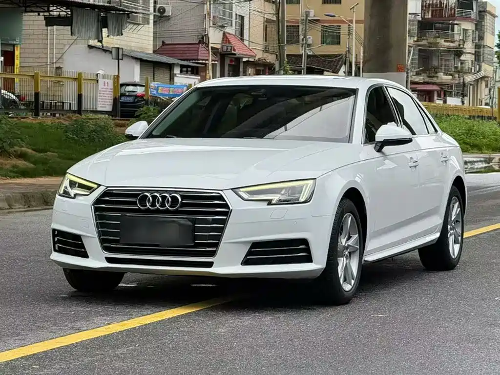 Audi A4L 2018 — фото 1