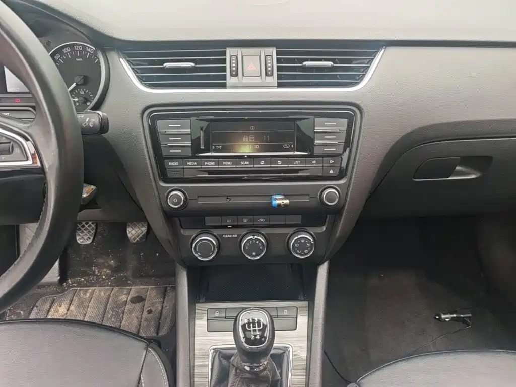 Skoda Octavia 2016 — фото 13