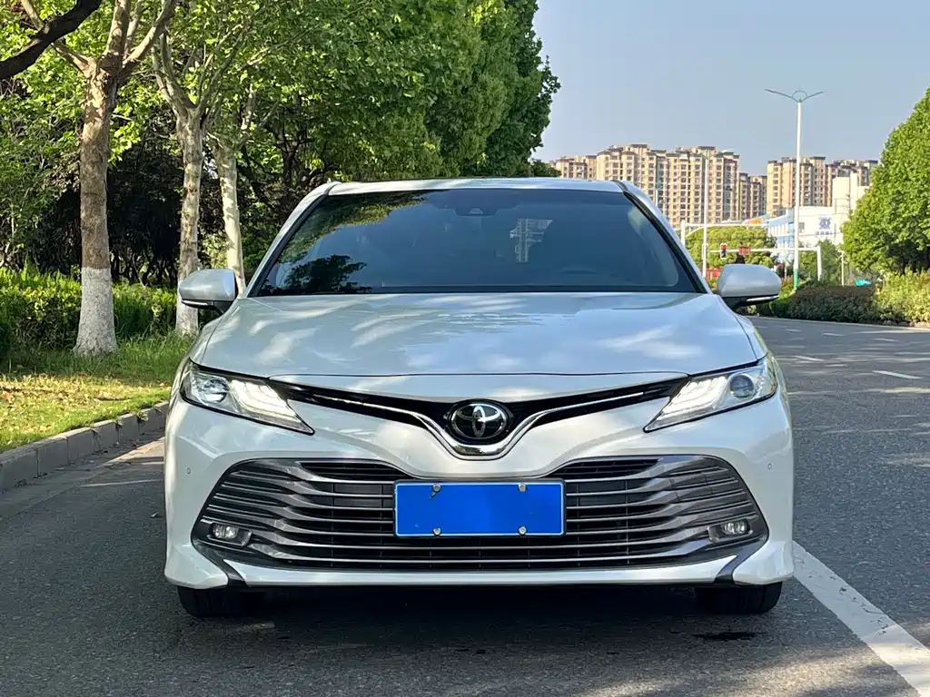 Toyota Camry 2020 — фото 2