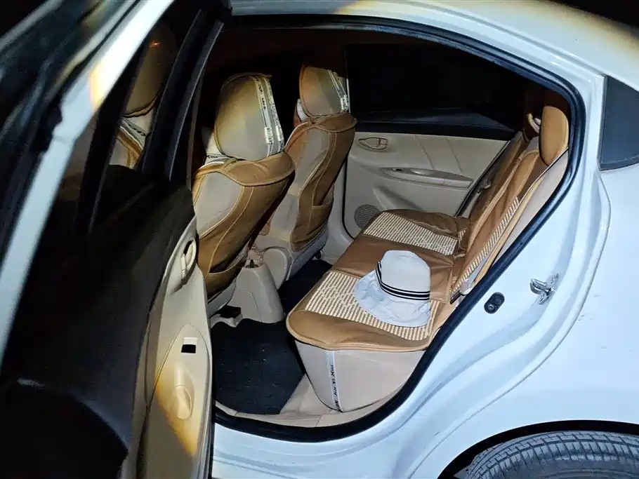 Toyota Vios 2015 — фото 11