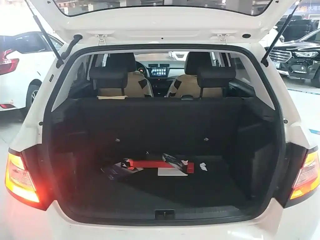 Skoda Fabia 2018 — фото 19