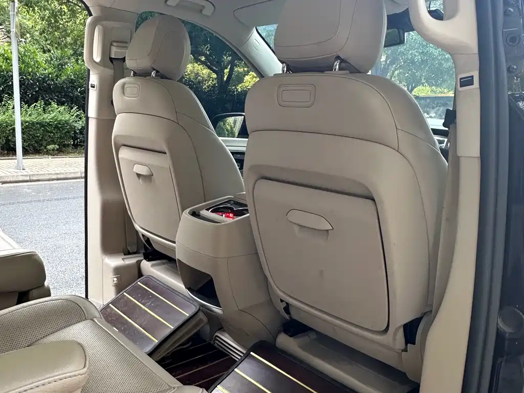 Mercedes-Benz V-Class 2020 — фото 16