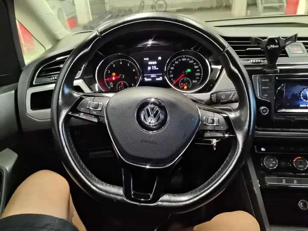 Volkswagen Touran 2016 — фото 11