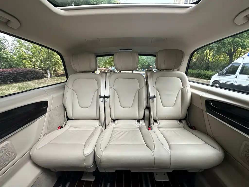 Mercedes-Benz V-Class 2020 — фото 25