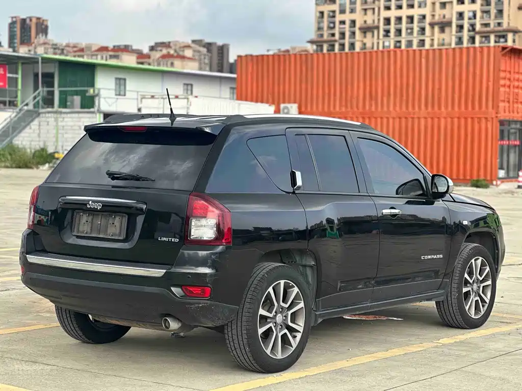 Jeep Compass 2015 — фото 16