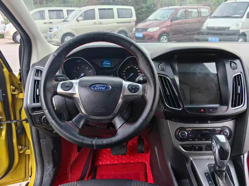 Ford Focus 2014 — фото 7