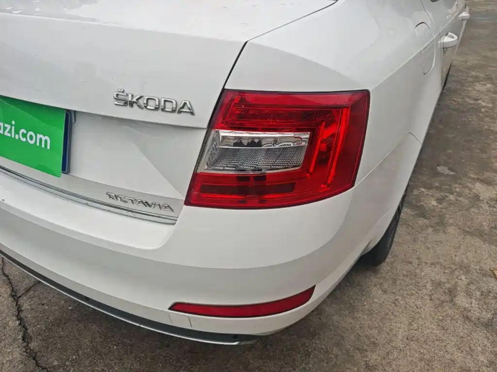 Skoda Octavia 2016 — фото 8